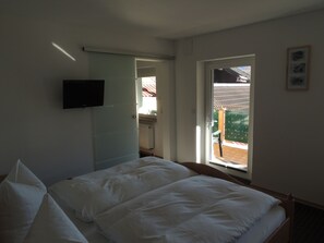 Familierom (For 5 People) | Sengetøy av topp kvalitet, dundyner, skrivebord og blendingsgardiner