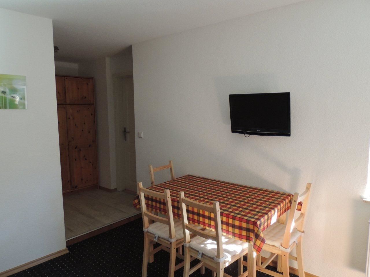 family room (for 5 people) | in-room dining