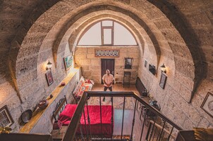 Caja de seguridad en la habitación y escritorio