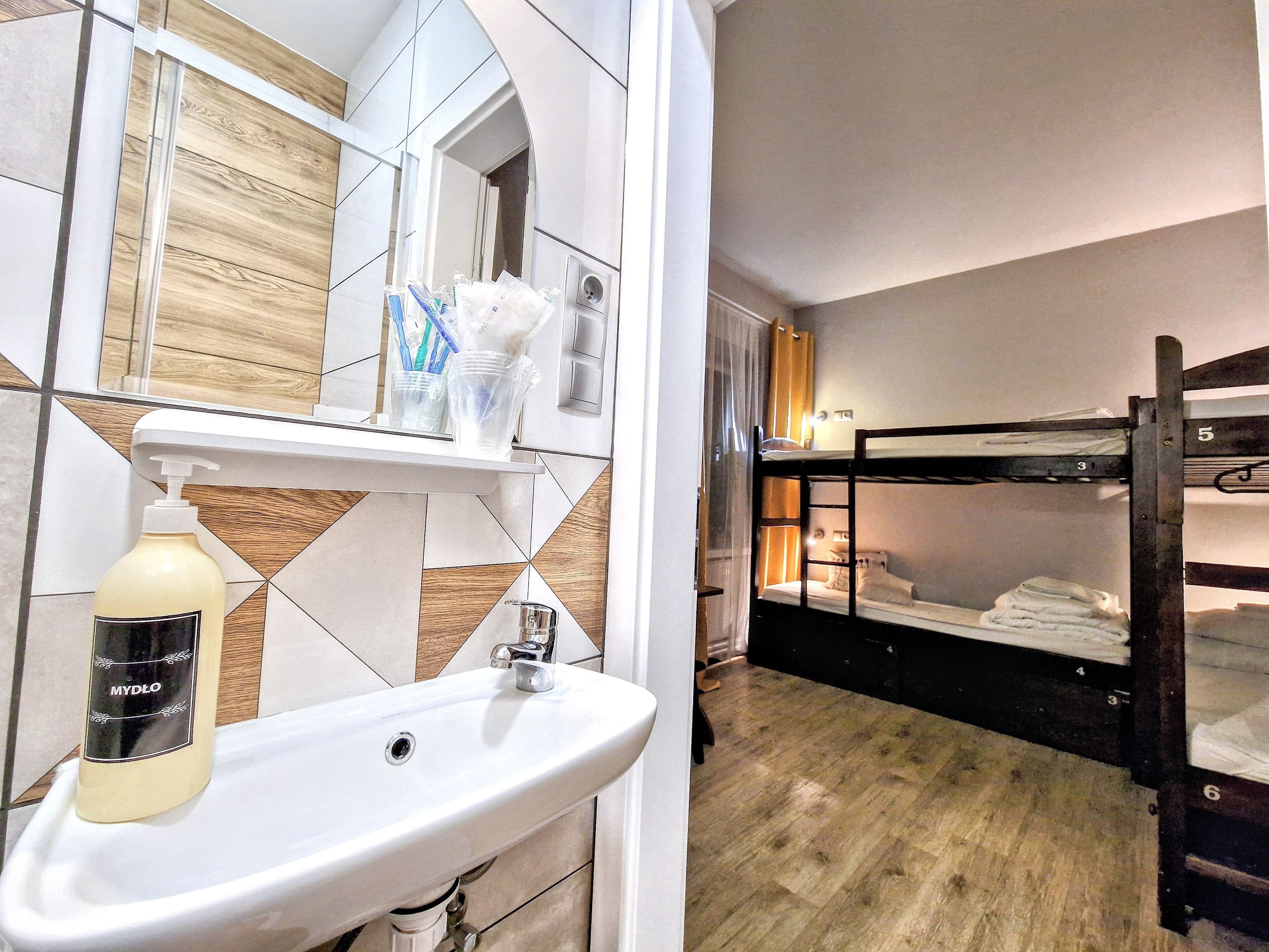Photo - Hostel Helvetia Rooms Warsaw CITY CENTER and OLD TOWN
