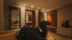 A room with a large, ornate mirror, a bench, and a statue of a horse.