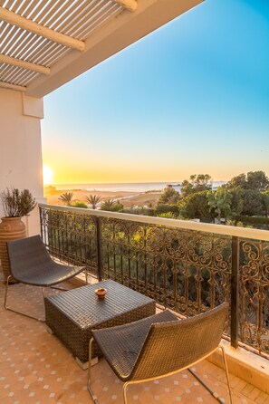 Habitació de luxe, 1 llit de matrimoni, vistes parcials a l'oceà | Vista des de l'habitació