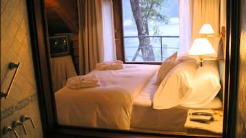 Junior Double Room | In-room safe, desk, iron/ironing board, free WiFi