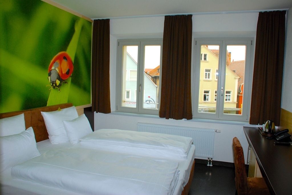 standard double room | premium bedding, minibar, in-room safe, desk