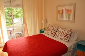 Dobbeltrom – standard, 1 kingsize-seng | Sengetøy av topp kvalitet, safe på rommet og individuelt dekorert