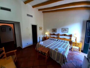 In-room safe, free WiFi