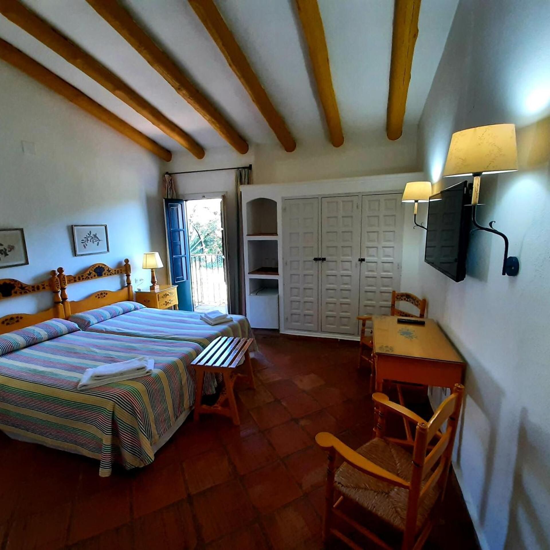 In-room safe, free WiFi