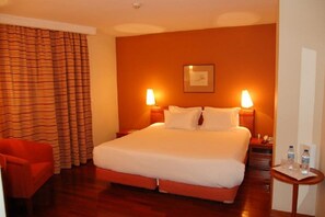 Single Room | Minibar, in-room safe, desk, soundproofing - Hotel Central Parque (Maia)