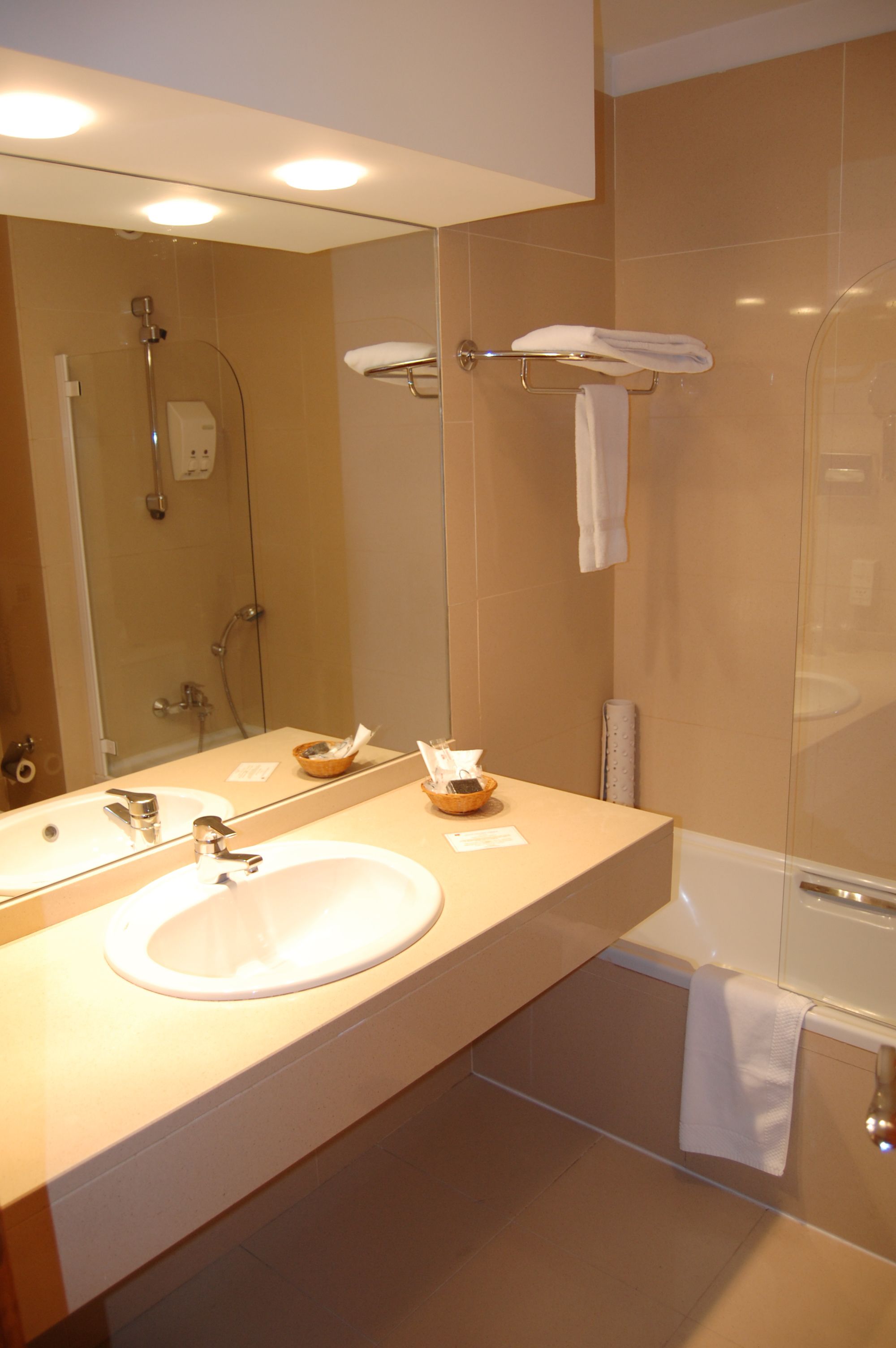 bathtub, free toiletries, hair dryer, bidet