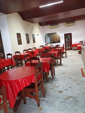 Breakfast, lunch and dinner served  - Hotel Central Manaus (Manaus)