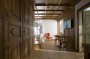 Suite | Living area | Flat-screen TV