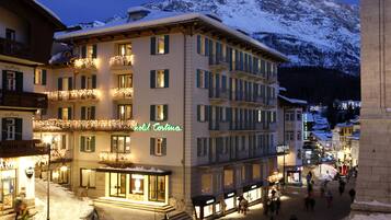 Fassade der Unterkunft – Abend/Nacht