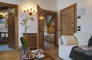 Down comforters, minibar, in-room safe, desk