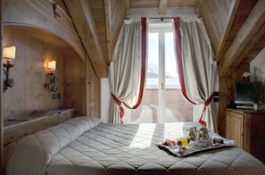 Classic Double Room Single Use | Down comforters, minibar, in-room safe, desk