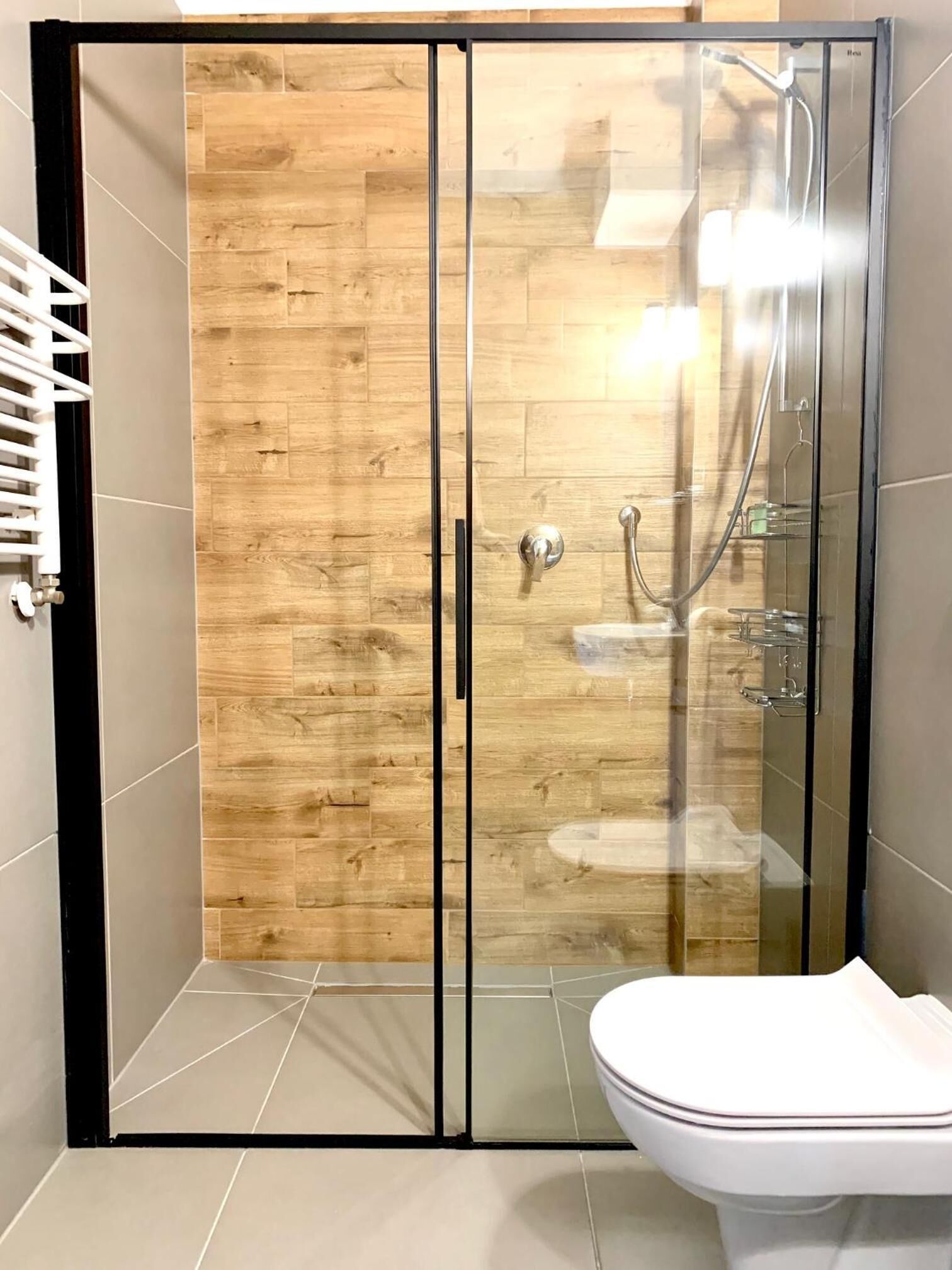 shower, free toiletries, towels