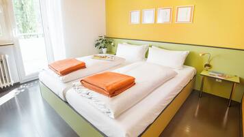 Ropa de cama hipoalergénica, edredones de plumas, escritorio