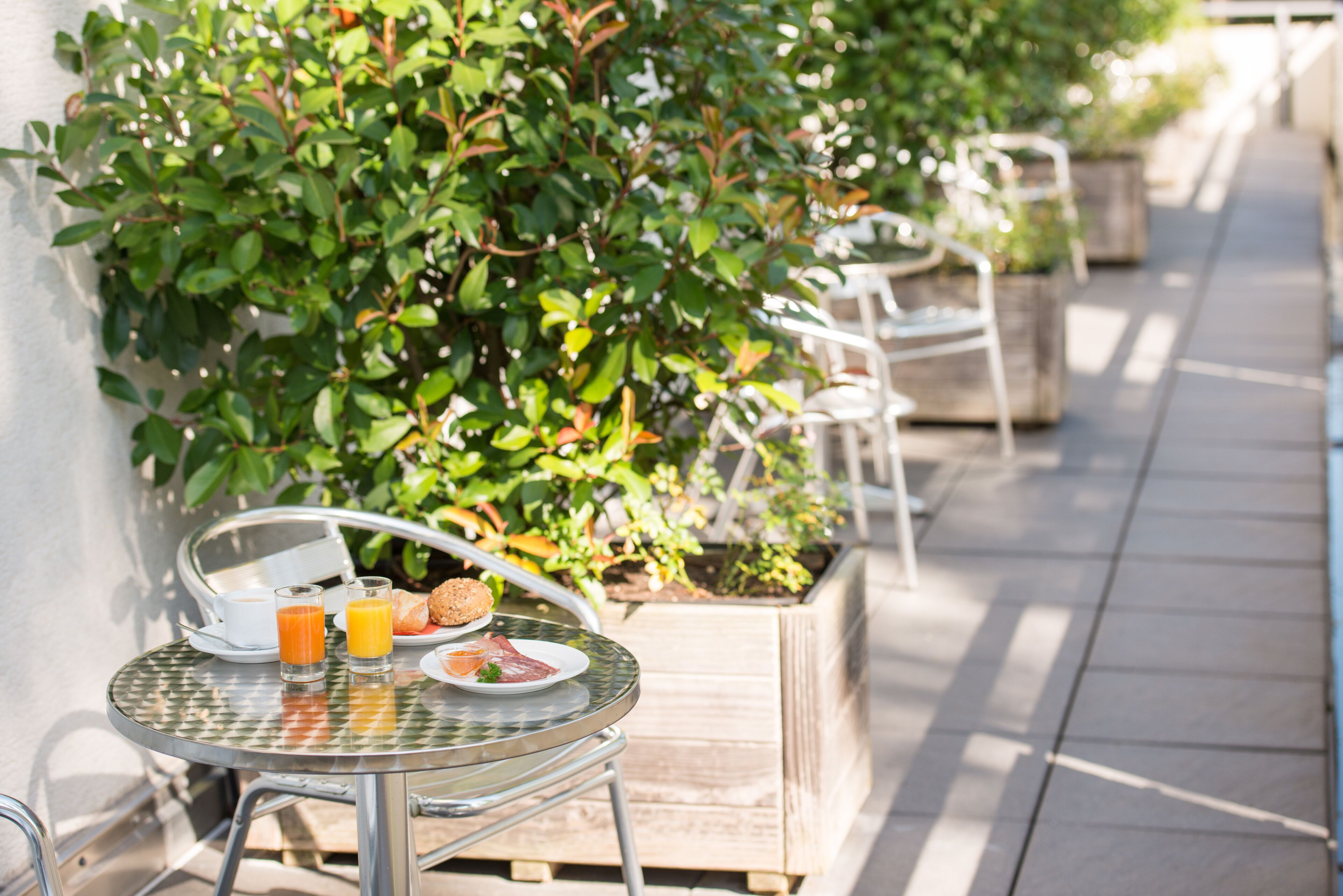 60-inch flat-screen tv with cable channels, tv