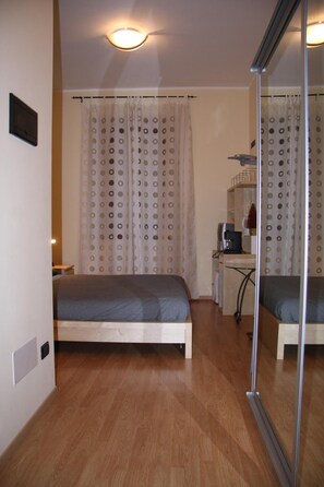 Premium bedding, down duvets, individually furnished, desk - Bed & Breakfast Centro Storico (Sarnico)