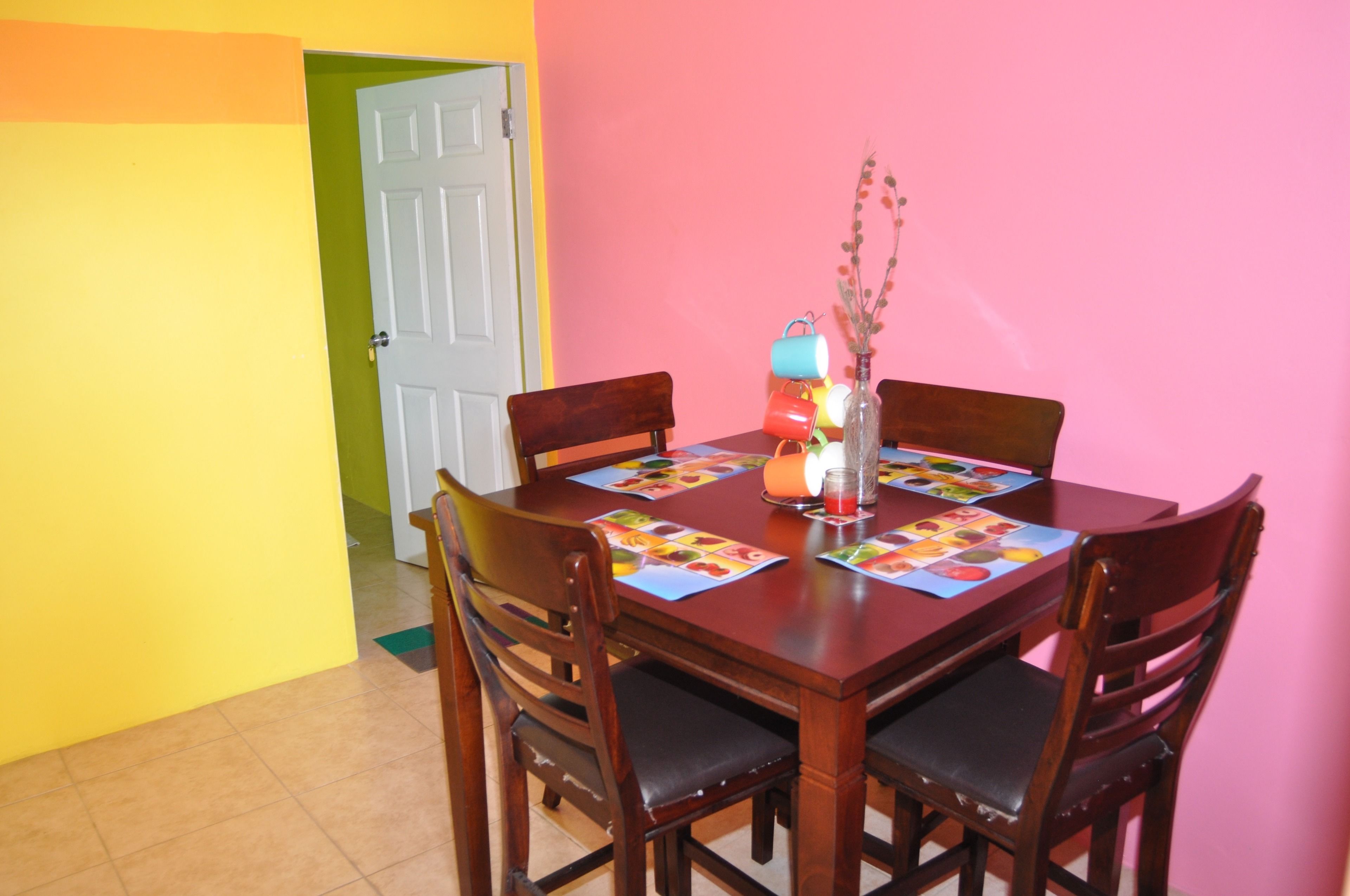 Room, 1 Queen Bed, Kitchen | In-room dining