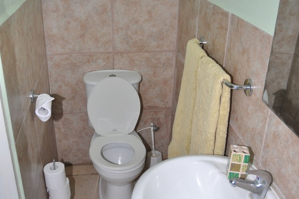 Apartemen, 2 kamar tidur, balkon | Kamar mandi | Handuk dan sampo