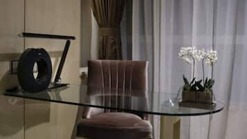 Fashion Single Room | Premium bedding, in-room safe, free WiFi, wheelchair access