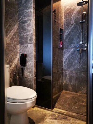 Bathroom | Free toiletries - Paco Business Baiyun (Guangzhou)