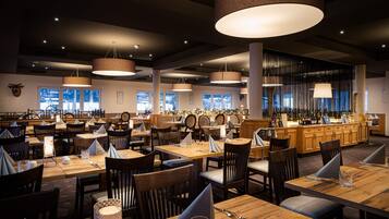 Frühstück, Mittagessen, Abendessen, lokale Küche, Speisen im Freien