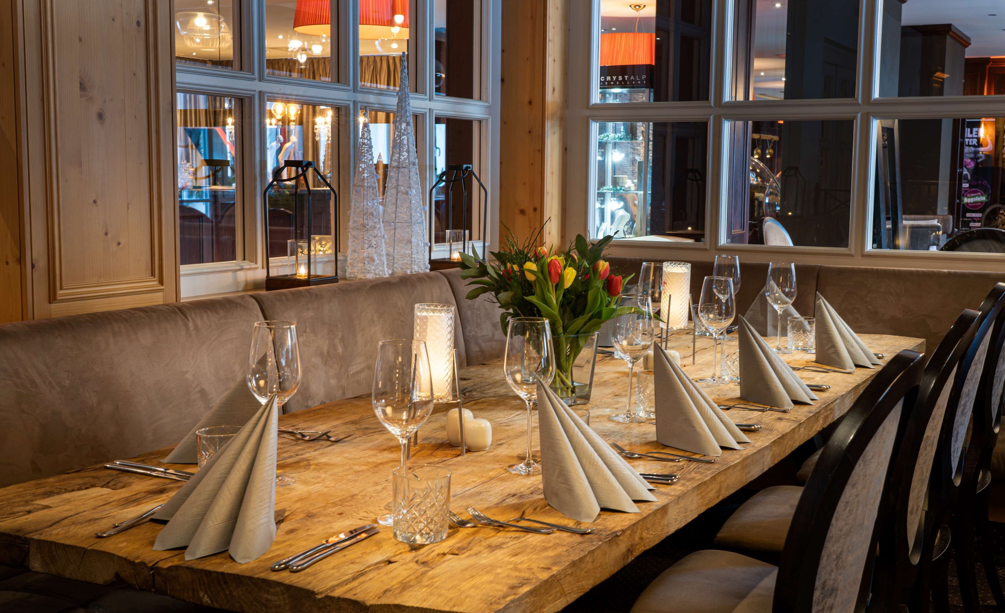 breakfast, lunch, dinner served; local cuisine, al fresco dining