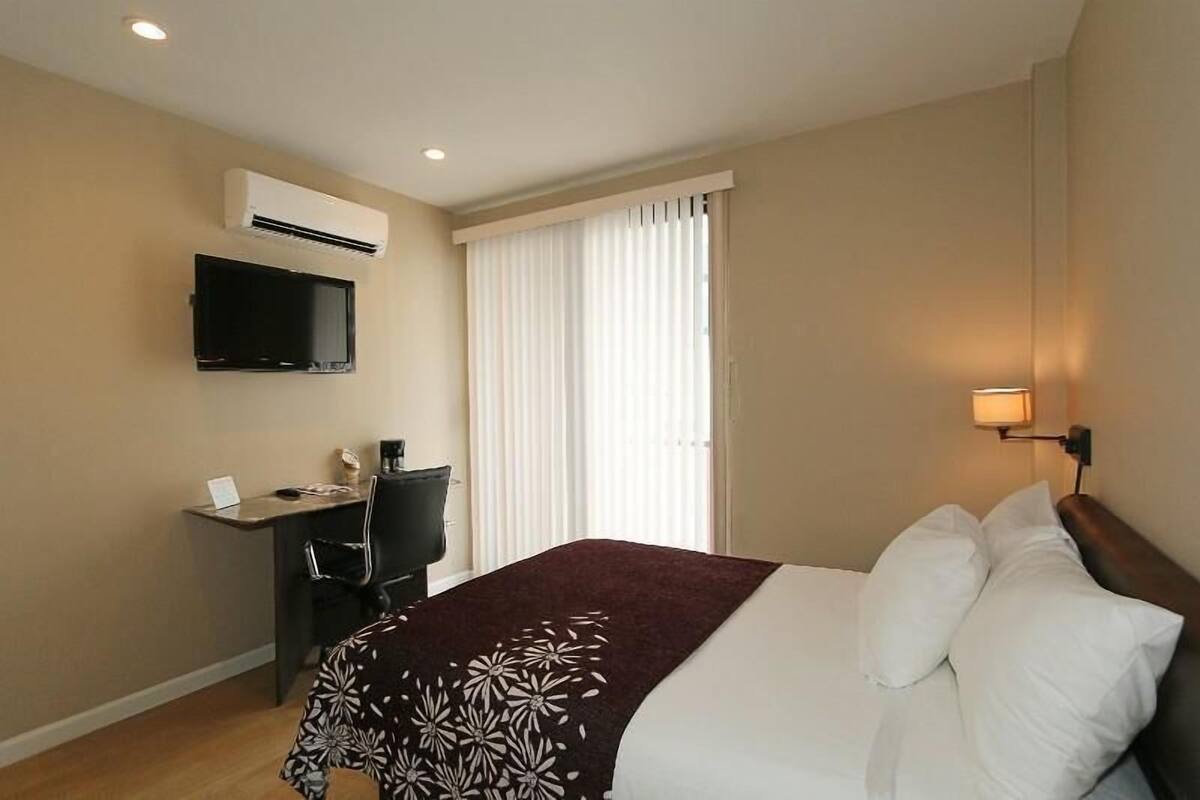 Studio, 1 grand lit, balcon | Literie de qualité supérieure, coffres-forts dans les chambres, bureau