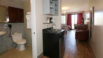 Executive Room, 2 Double Beds, Balcony | Private kitchenette