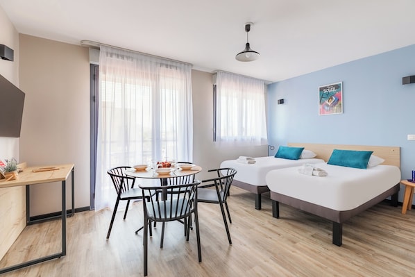 Desk, soundproofing, iron/ironing board, free WiFi - Appart'City Classic Montélimar (Montélimar)