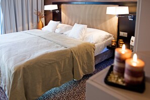 Minibar, in-room safe, desk, soundproofing - Hotel Avance (Bratislava)