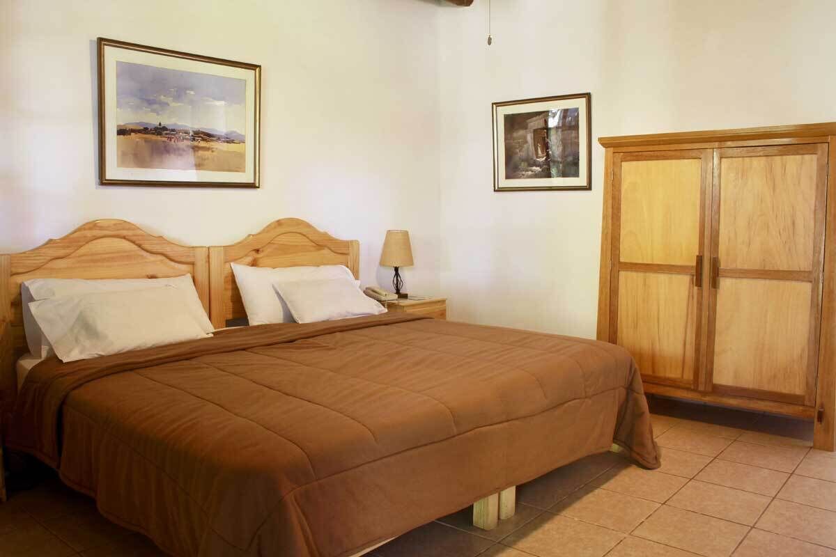 suite (master) | 1 bedroom, in-room safe, individually decorated, individually furnished