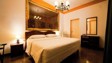 Junior tweepersoonskamer | Een kluis op de kamer, individueel gedecoreerd, individueel gemeubileerd