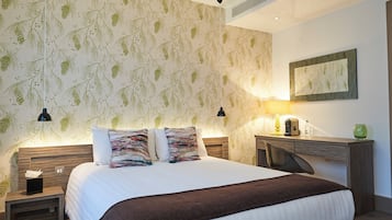 Habitación ejecutiva, 1 cama King size | Decoración personalizada, escritorio y tabla de planchar con plancha