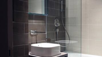 Chuveiro/banheira combinados, produtos de toalete de grife