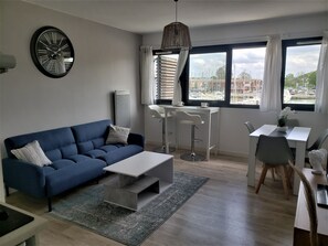 Apartment, 1 Bedroom | Living area