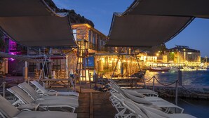 Privat strand og strandbar