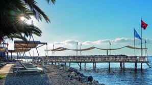 Privat strand og strandbar
