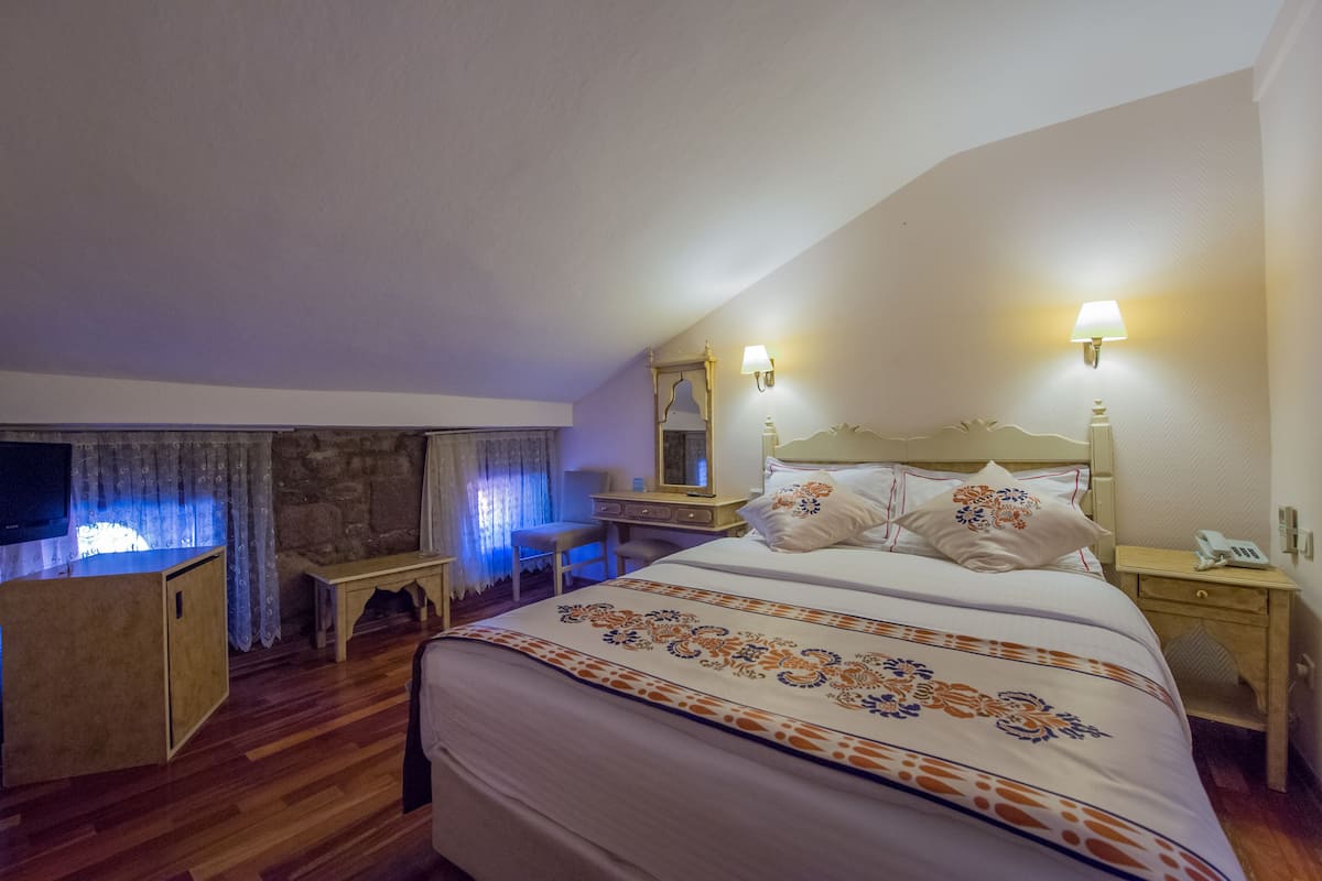 Economy Single Room (Attic) | Minibar