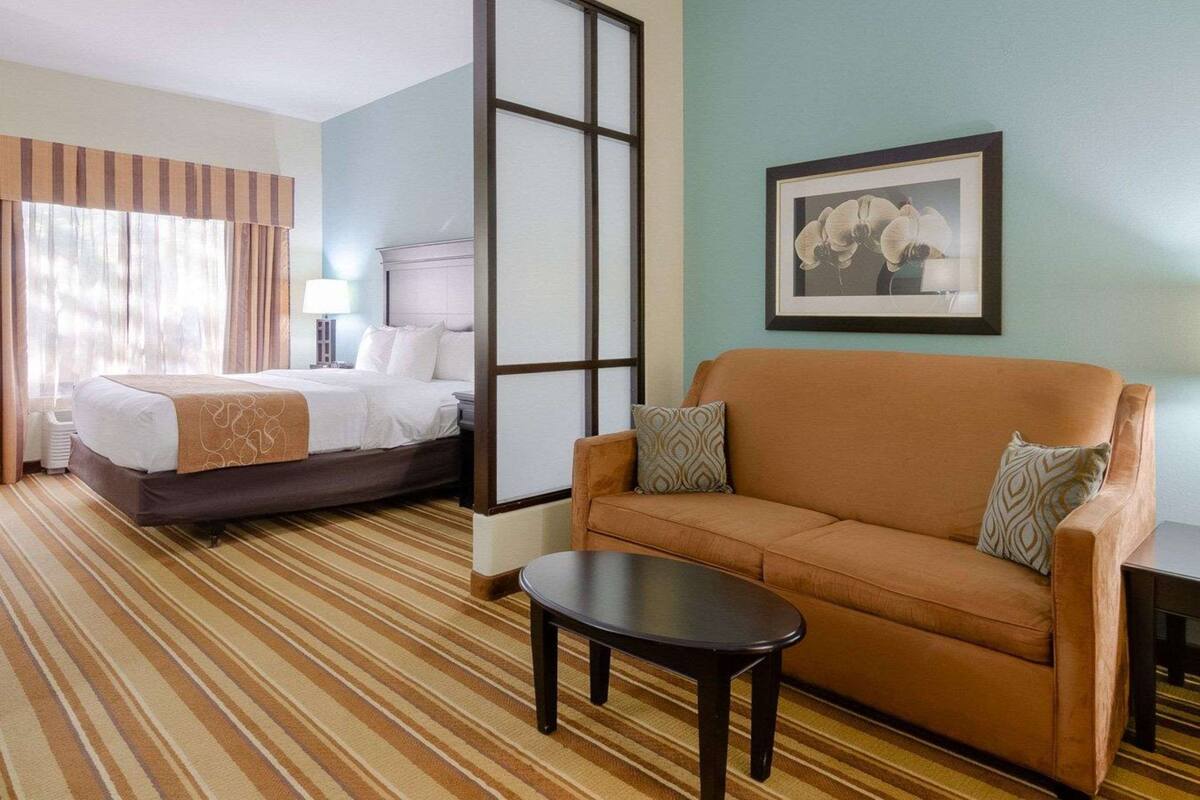 Phòng, 1 giường cỡ queen và sofa giường, phù hợp cho người khuyết tật, không hút thuốc | Nệm có lớp đệm bông, bàn, bàn ủi/dụng cụ ủi quần áo 