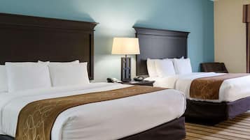 Colchones con pillow-top, escritorio y tabla de planchar con plancha