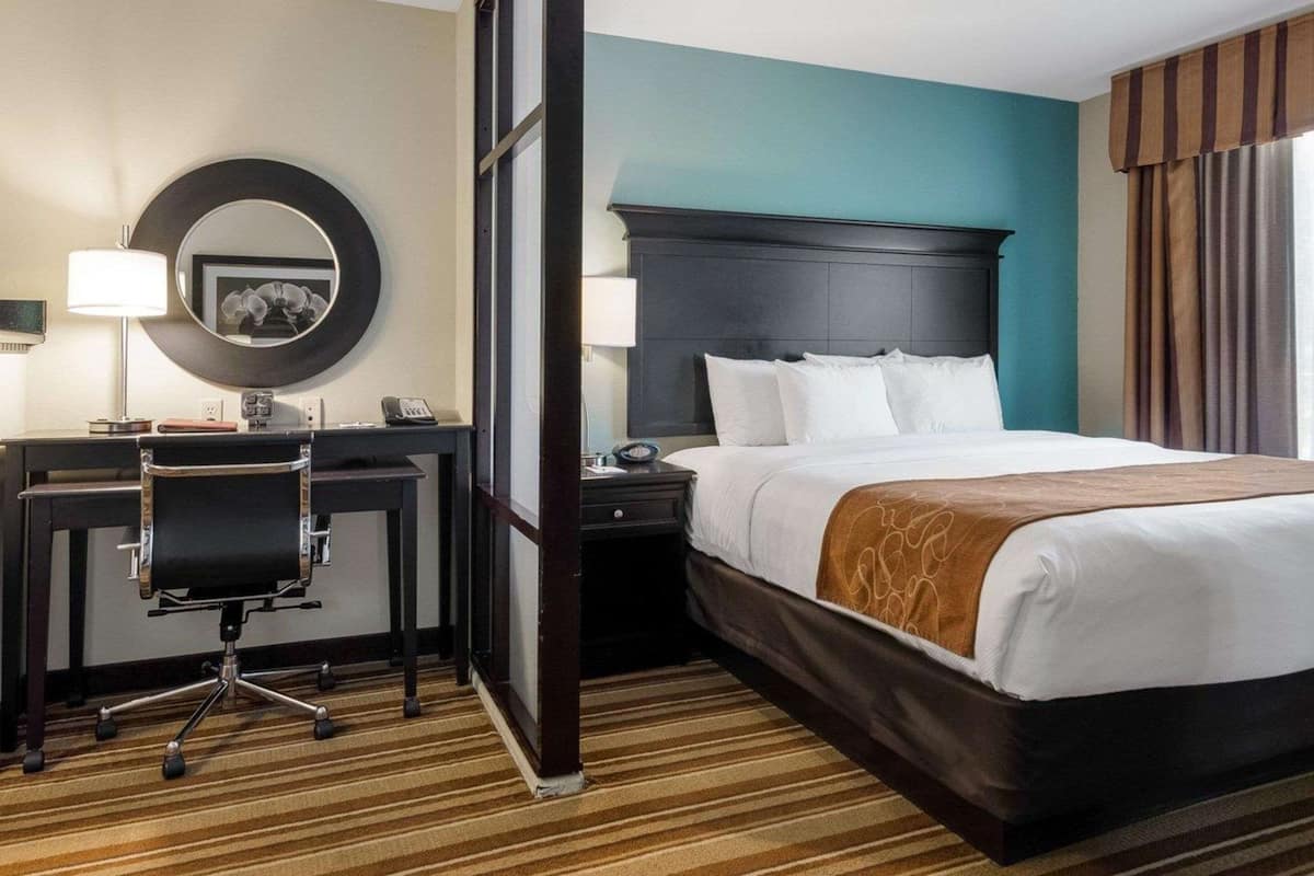 Suite, 1 cama de matrimonio grande con sofá cama, no fumadores | Colchones con acolchado adicional y escritorio