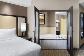 Suite, 1 King Bed, Non Smoking, Jetted Tub | Premium bedding, pillowtop beds, in-room safe, desk - Best Western Premier Freeport Inn Calgary Airport (Calgary)