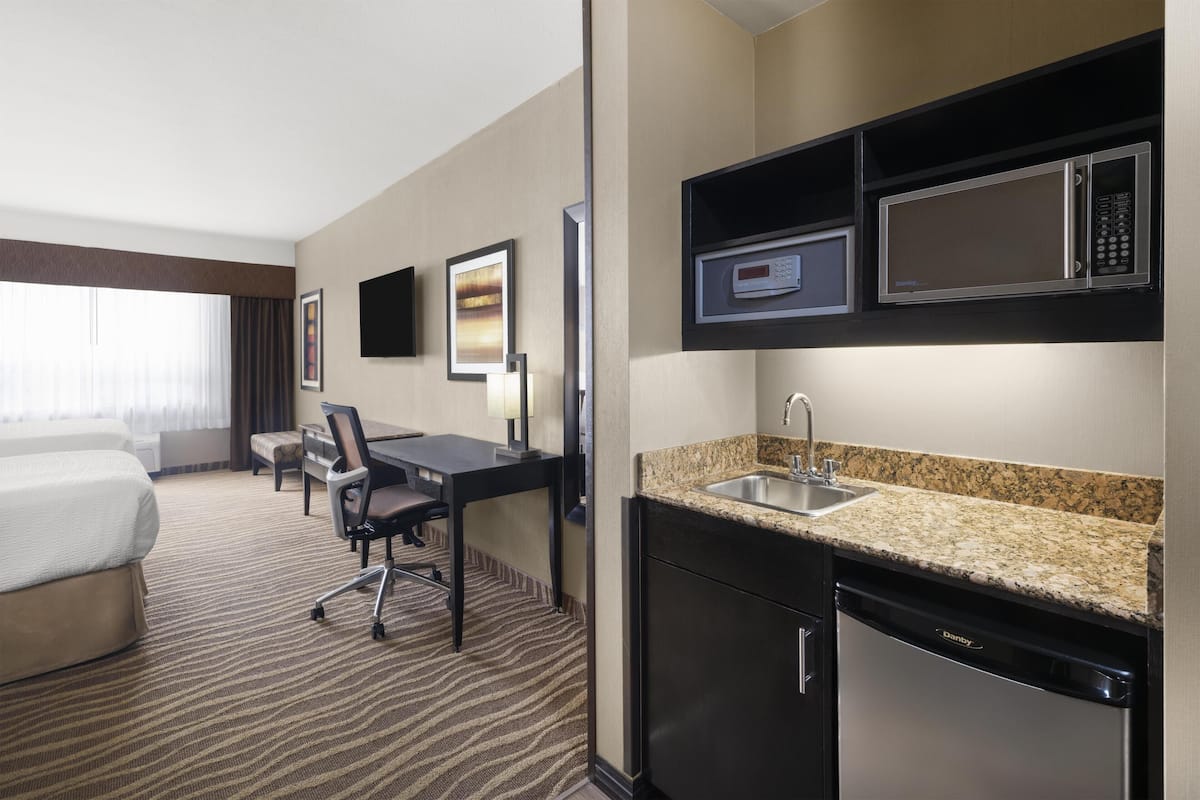 Premium bedding, pillowtop beds, in-room safe, desk