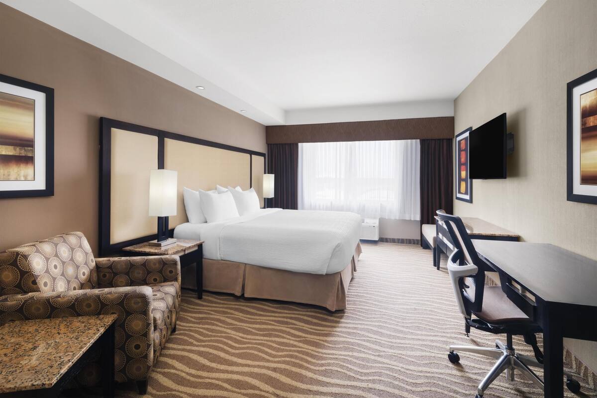 Standard Room, 1 King Bed, Non Smoking, Refrigerator & Microwave
