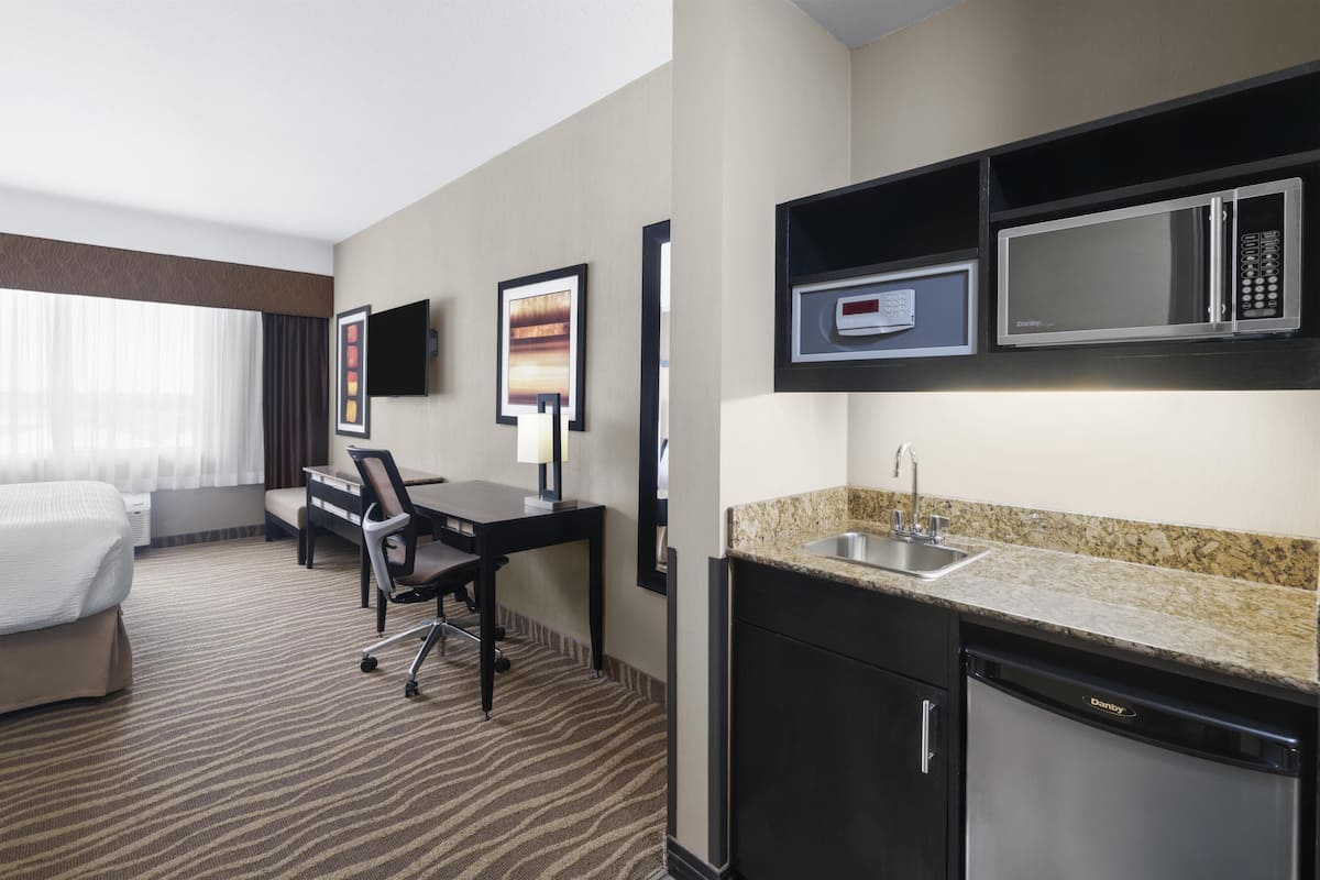 Premium bedding, pillowtop beds, in-room safe, desk