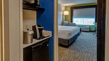 Standard Room, 1 King Bed (Walk-In Shower) | In-room safe, desk, blackout drapes, iron/ironing board