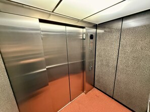 Lift - Americas Best Value Inn Big Lake Becker (Big Lake)