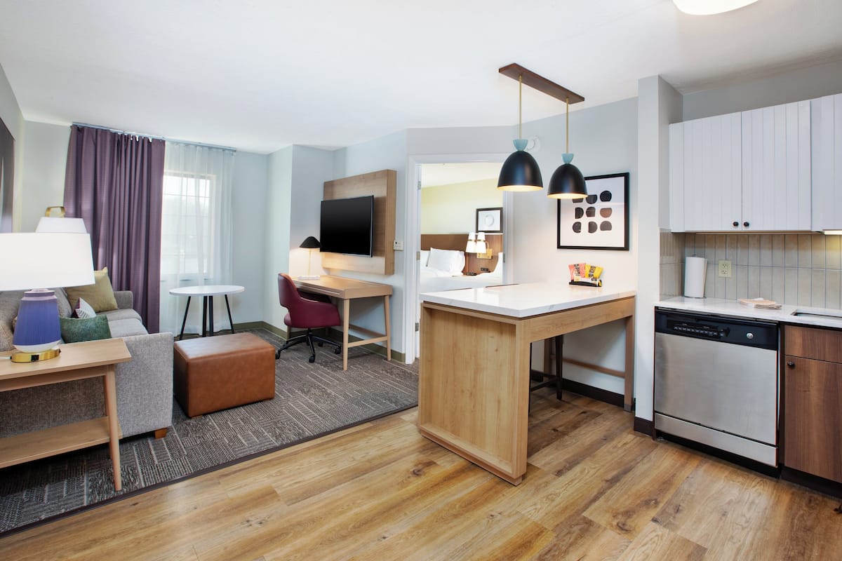 1 bedroom, premium bedding, down comforters, pillowtop beds